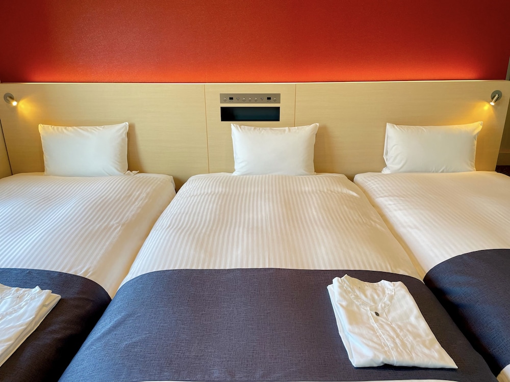 Superior Triple Room, Non Smoking (Separate breakfast charge for 0-6yrs) photo 3