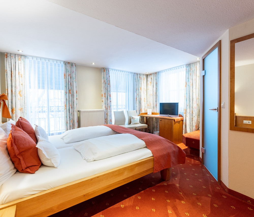 Double Room (B)
