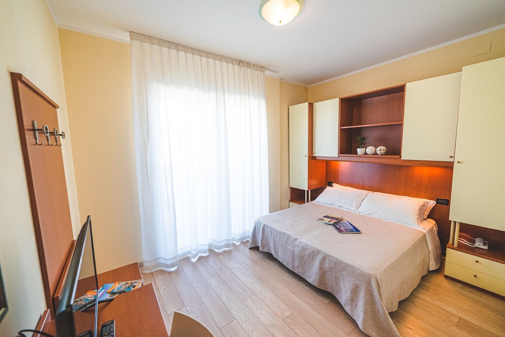 Double or Twin Room photo 3