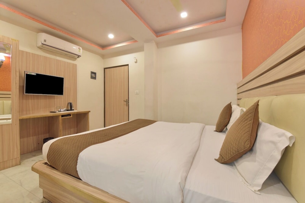 Deluxe Room, City View