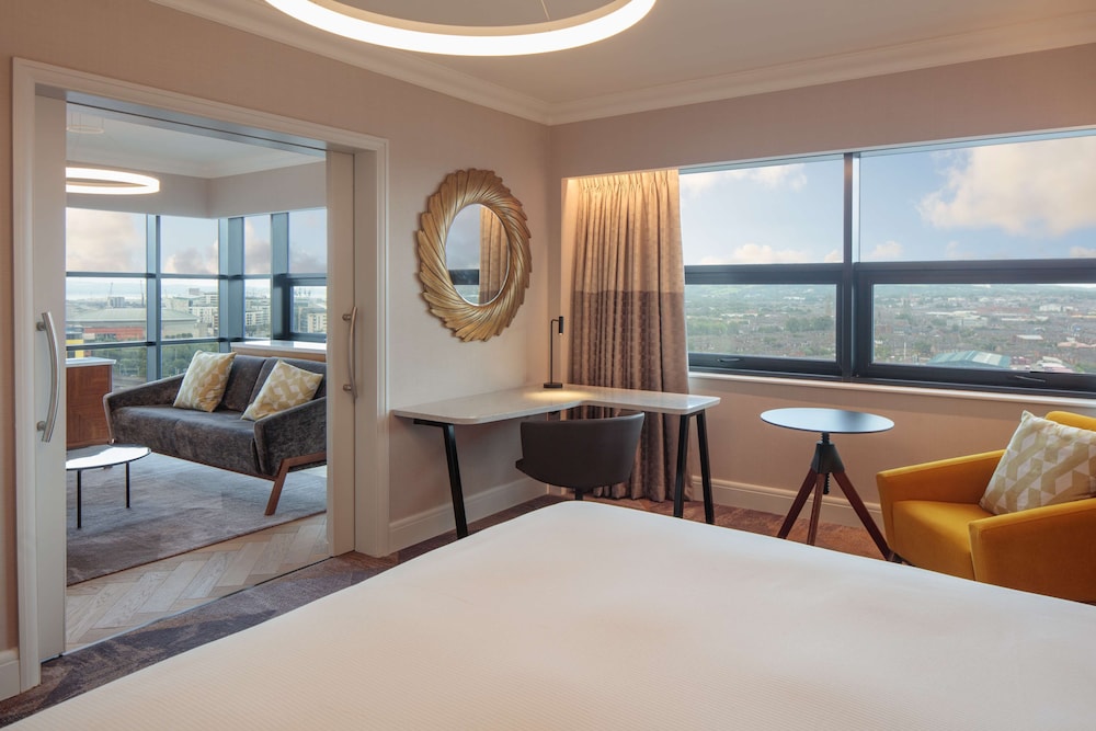 Executive Suite, 1 King Bed - Photo 7