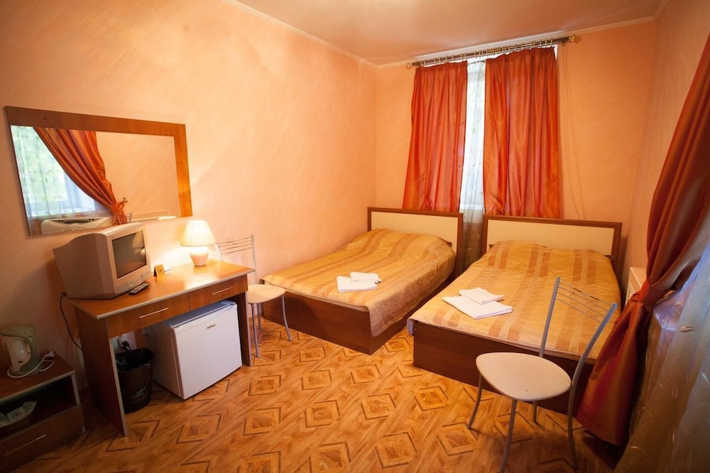 Economy Twin Room, Shared Bathroom