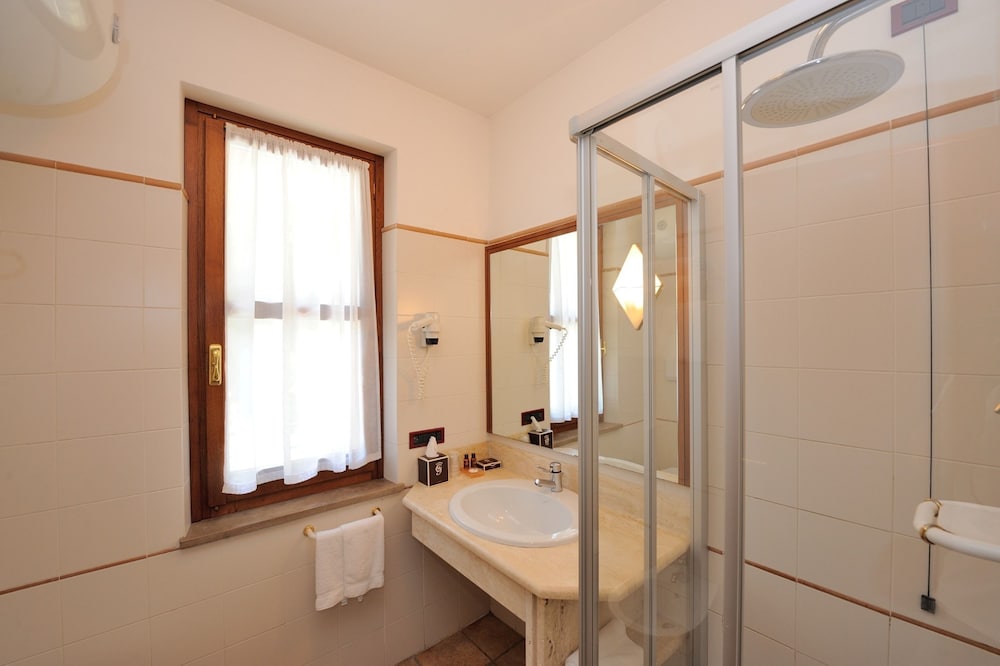 Superior Quadruple Room - Photo 4