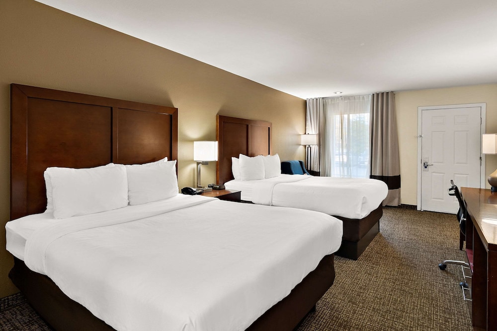 Family Suite, 2 Queen Beds, Non Smoking - Photo 2