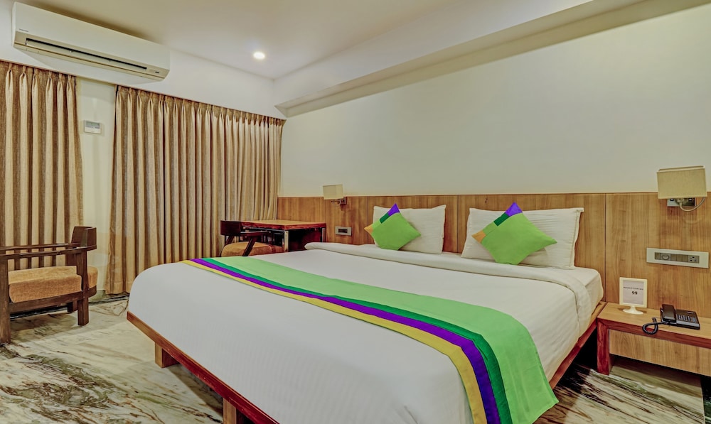 Deluxe Room - Photo 11