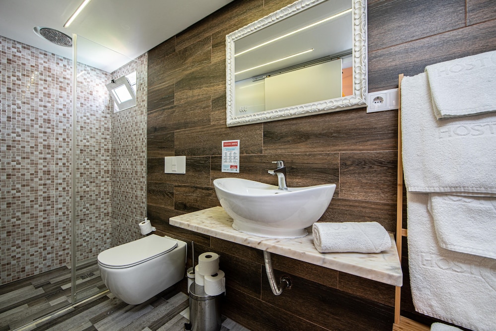 Romantic Loft, 1 Bedroom, Pool Access, Beachside photo 2