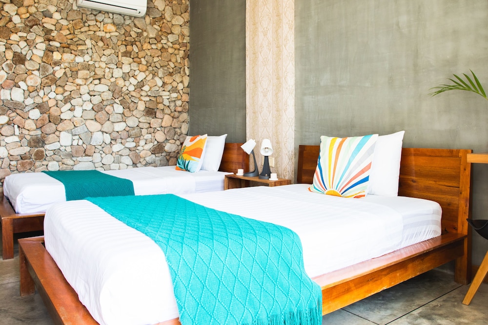 Deluxe Twin Room, 2 Twin Beds, Balcony, Sea View photo 3