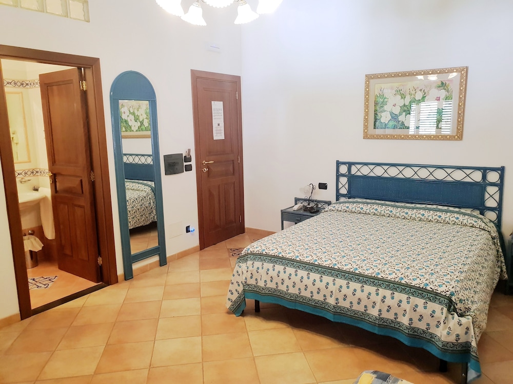 Double Room - Photo 3