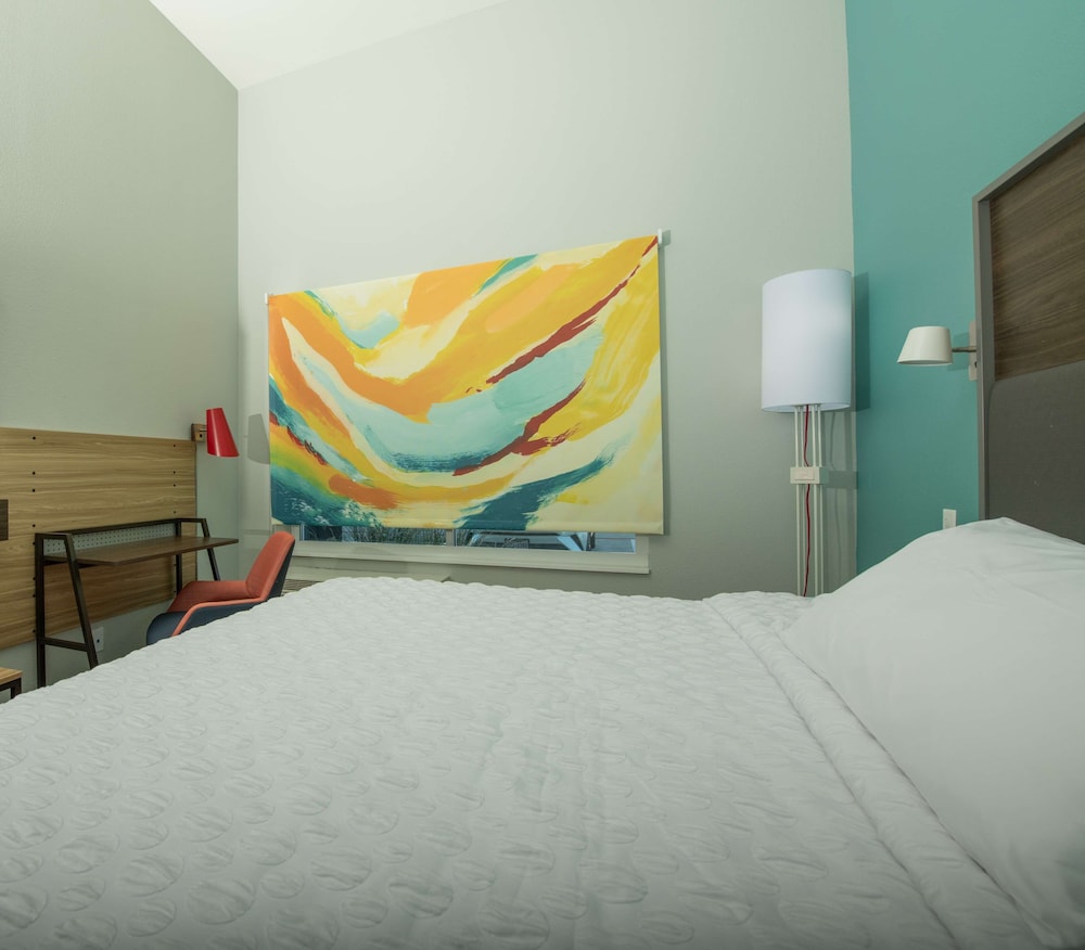 Room, 1 King Bed, Accessible, Bathtub (Mobility & Hearing) - Photo 2