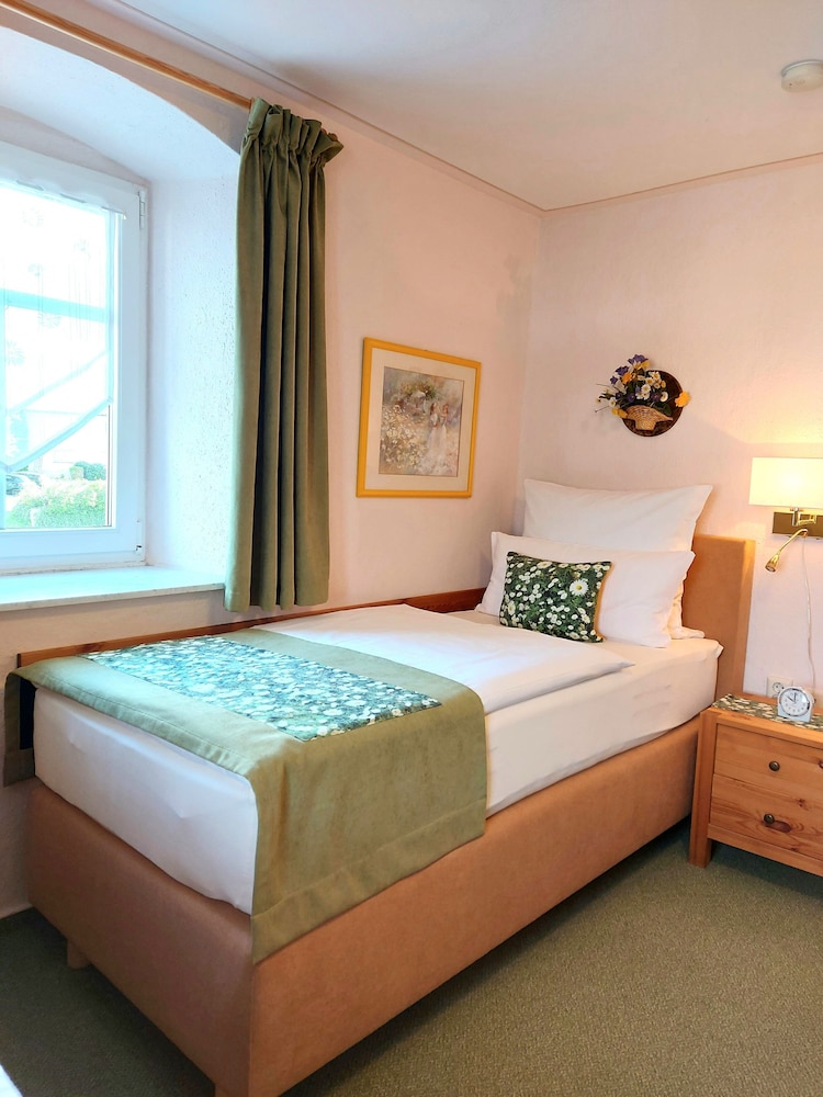 Basic Single Room, Non Smoking photo 1