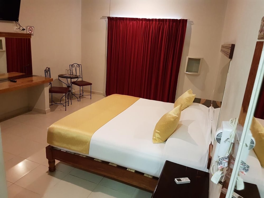 Honeymoon Studio Suite photo 2