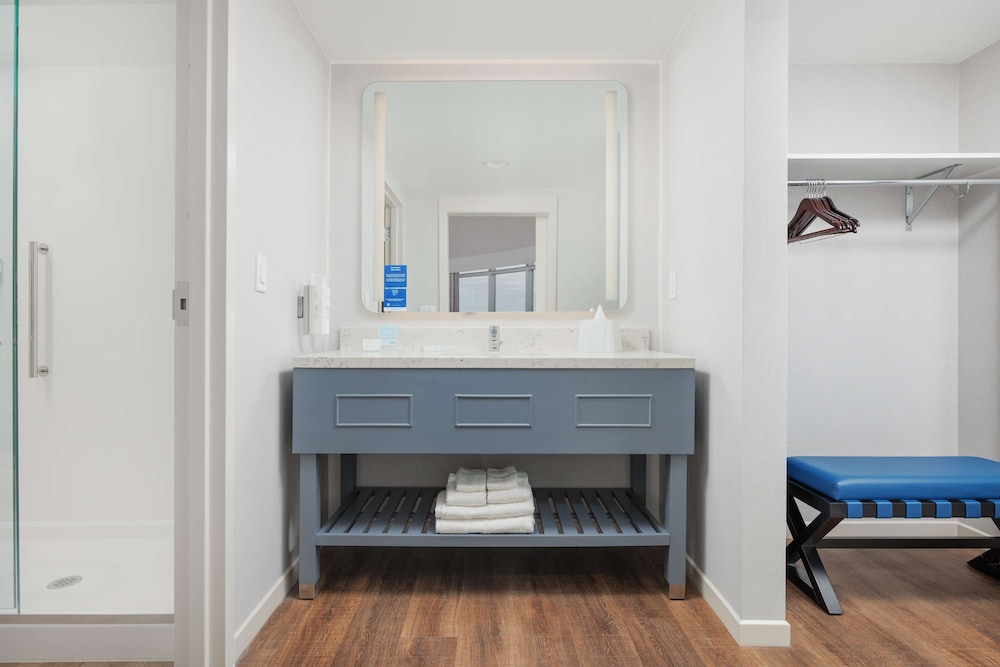 Executive Suite, 1 King Bed, Balcony - Photo 5