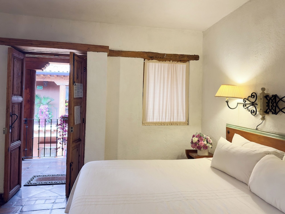 Superior Room, 1 King Bed photo 1