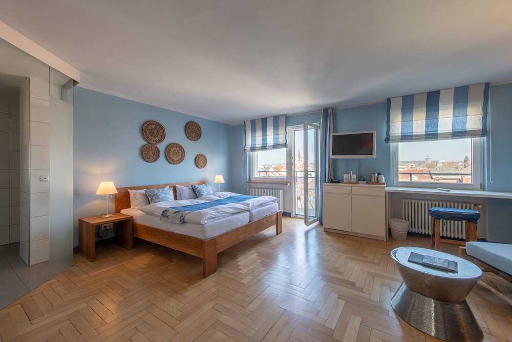 Superior Double Room, 1 King Bed with Sofa bed (Plus) photo 3