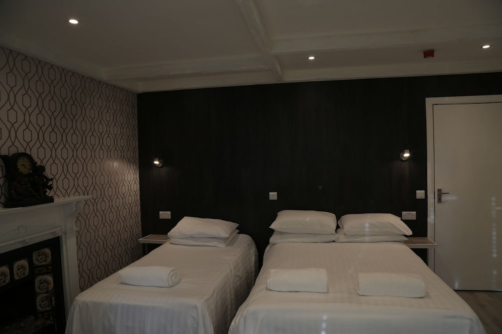 Superior Twin Room, Shared Bathroom photo 3