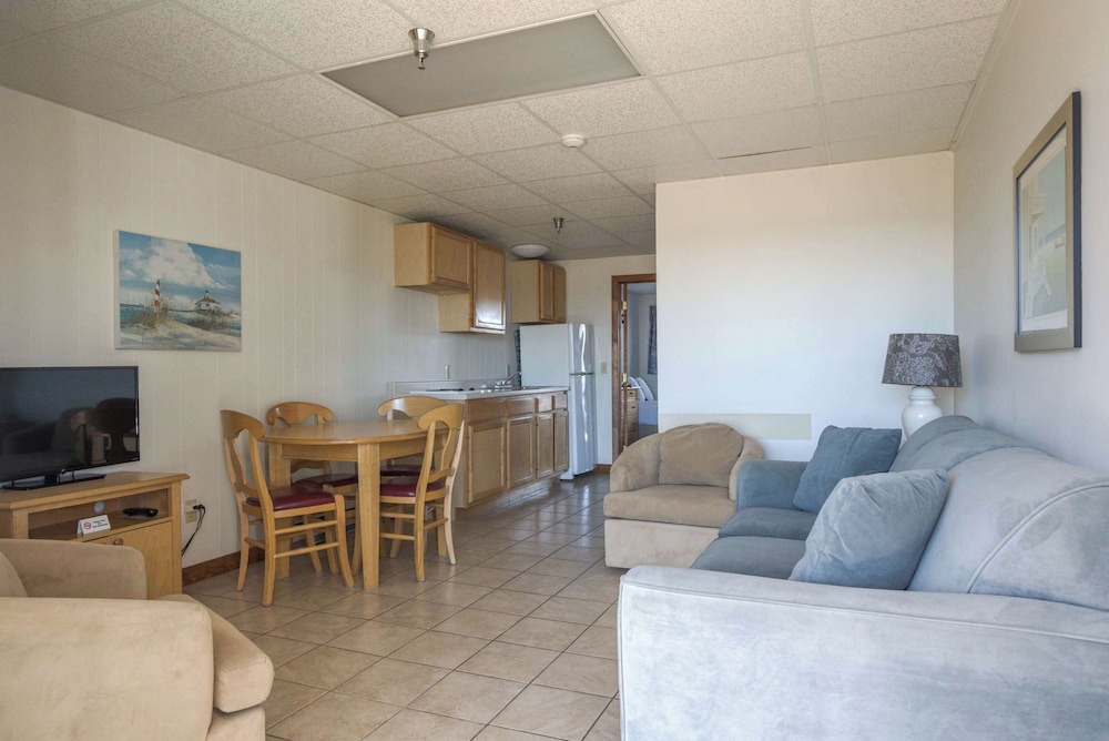 Oceanview Suite Queen/Twin