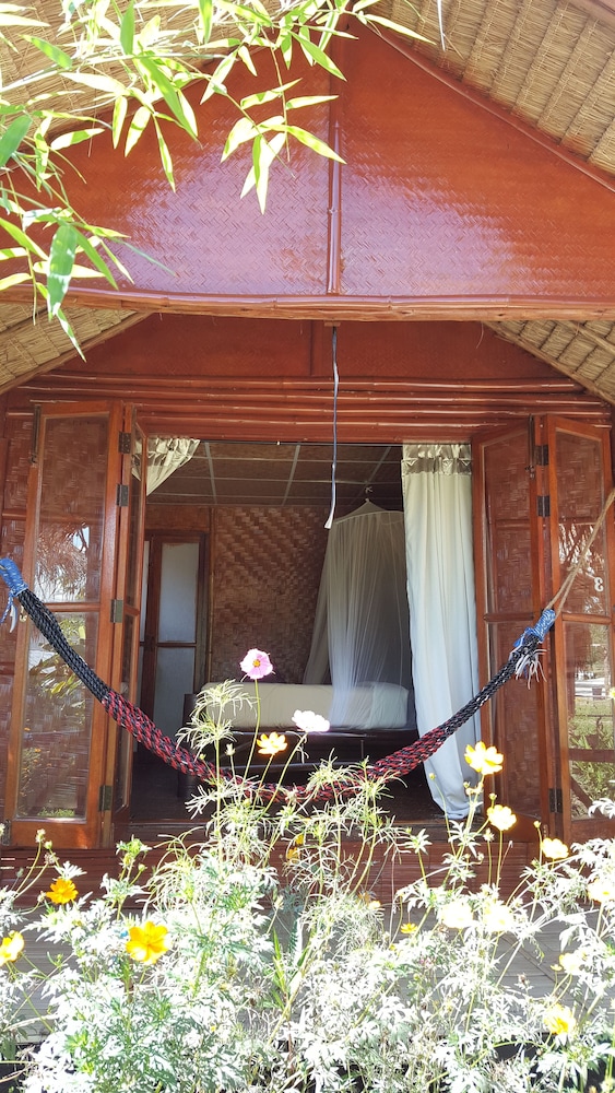 Bamboo Bungalow Garden View Fan photo 3