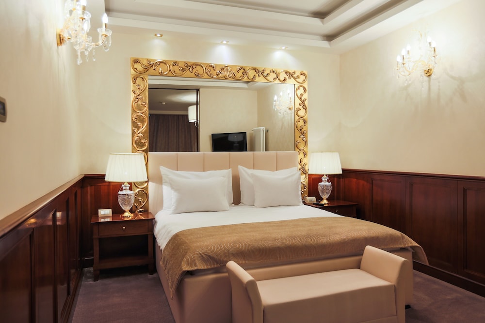 Luxury Suite