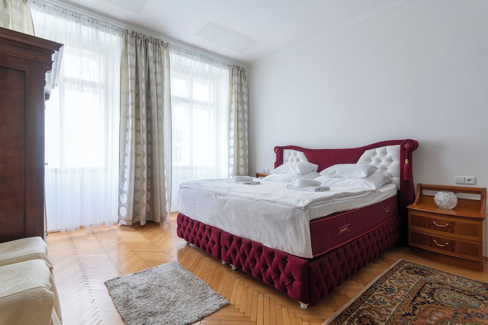 Family Apartment, 2 Bedrooms, Kitchen, Garden View