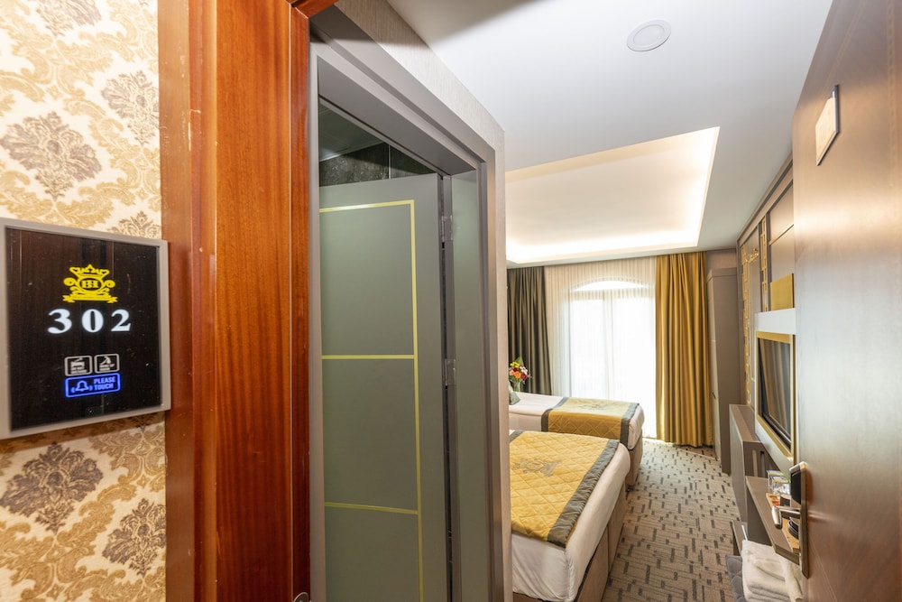 Classic Triple Room photo 2