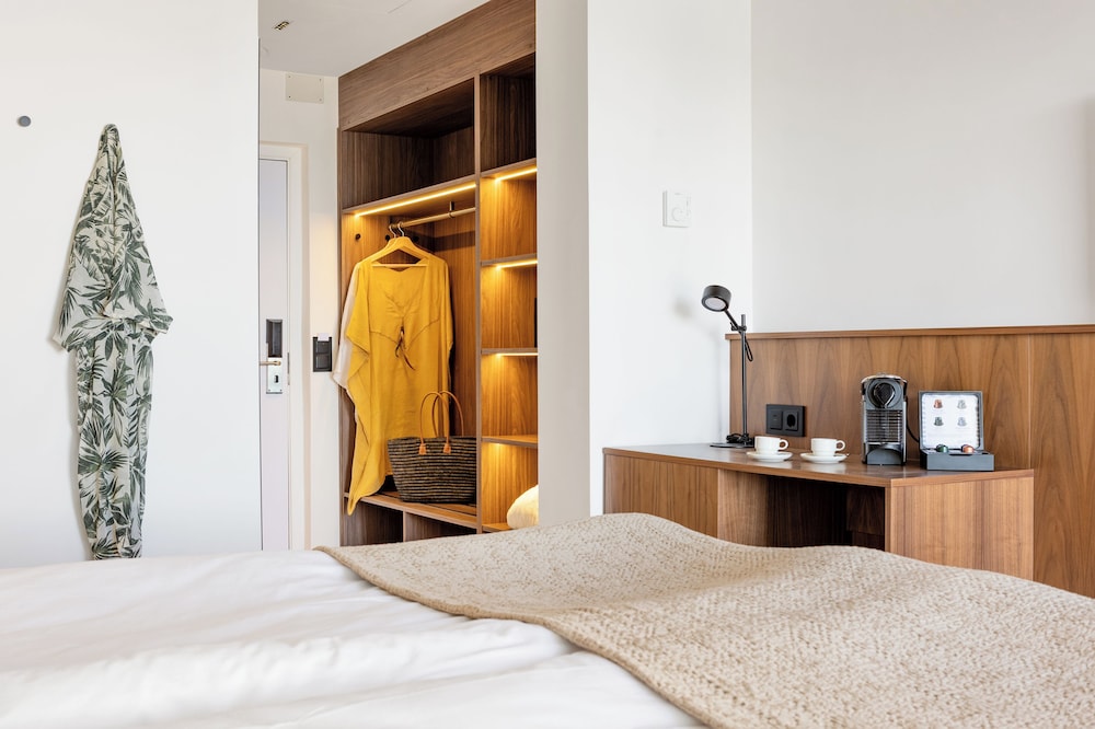 Superior Twin Room, Balcony, Sea View H12XLS photo 2