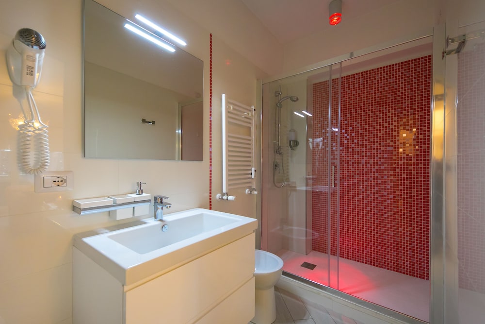 Romantic Suite, Jetted Tub photo 2
