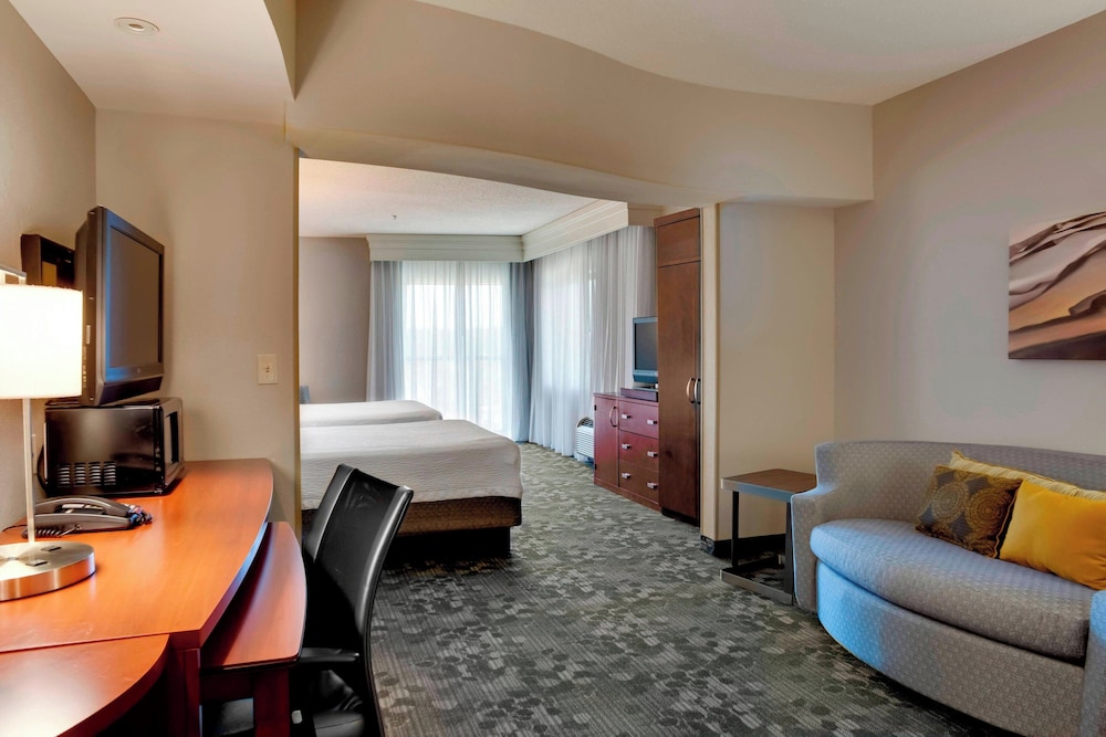 Studio Suite, 1 Bedroom - Photo 3