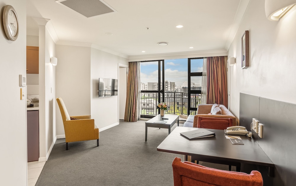 Executive Suite - Photo 3