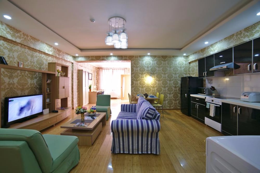 Grand 1-Bedroom Apartment photo 1
