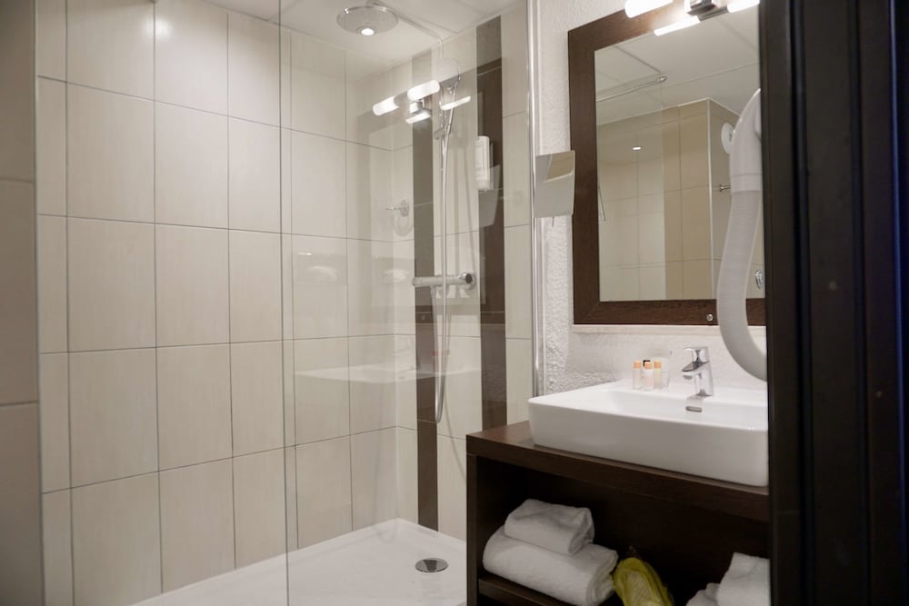Classic Room, 2 Twin Beds - Photo 8