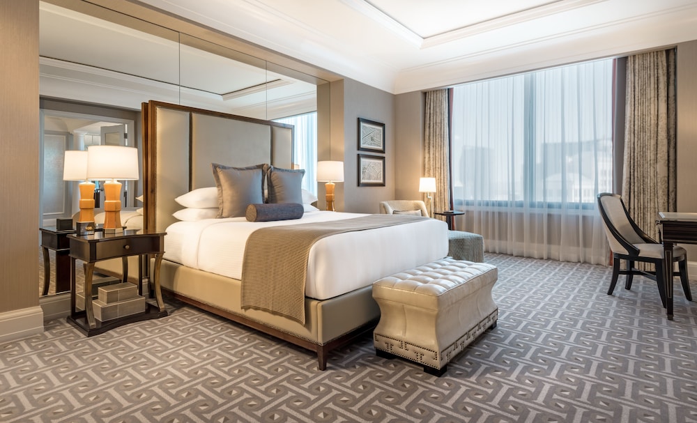 Palace Executive Suite, 1 King Bed, Non Smoking (Newly Renovated)