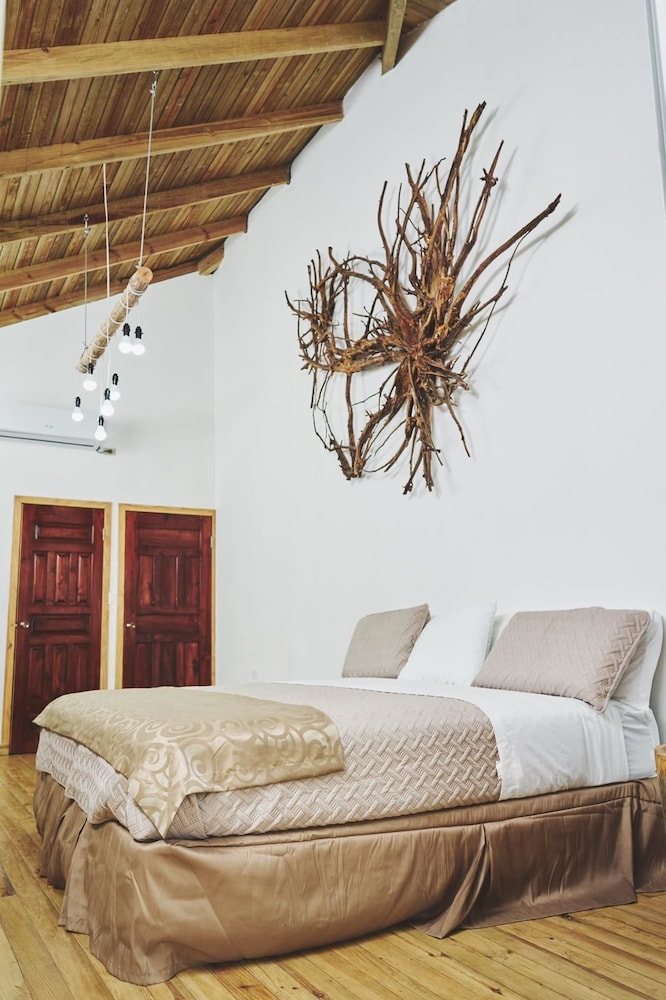 Luxury Villa, Multiple Bedrooms