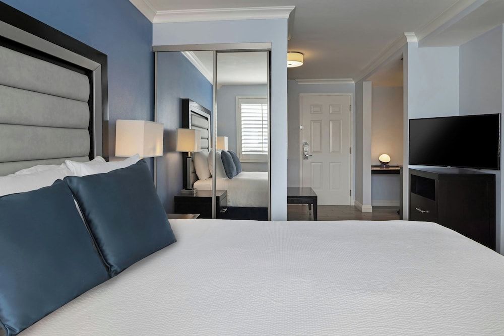 Studio, 1 Queen Bed with Sofa bed, Courtyard View - Photo 3