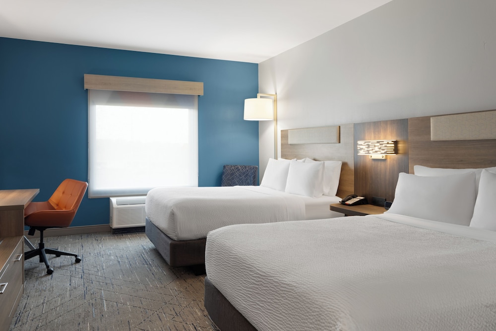 Standard Room, 2 Queen Beds - Photo 2