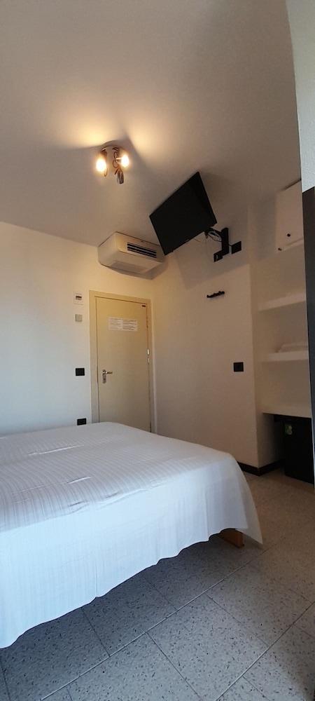 Superior Quadruple Room photo 2