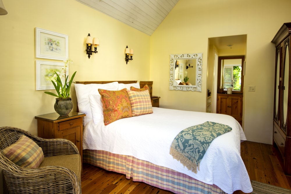 Luxury Bungalow, 1 Queen Bed, Patio, Garden Area (The Garden Room) - Photo 5
