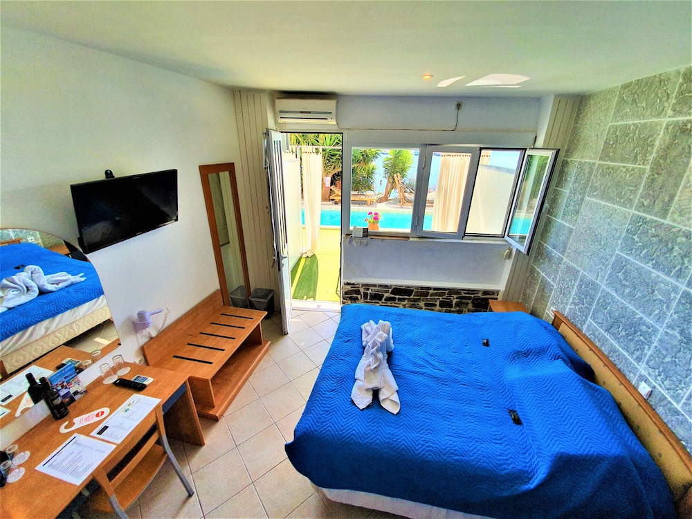 Double Room, Beachfront (Ground Floor) photo 1