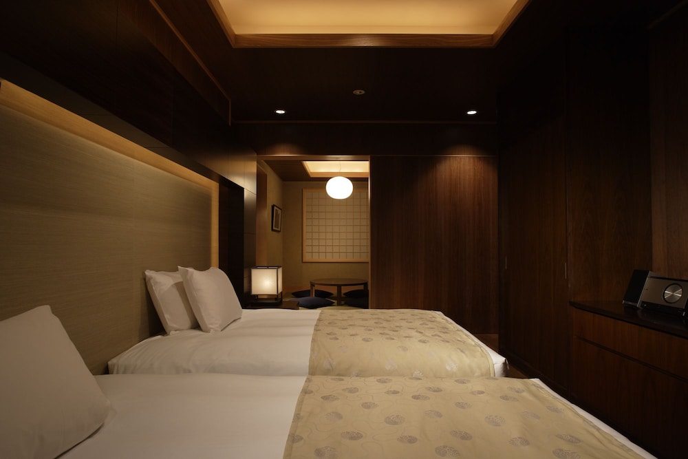 Luxury Suite Twin photo 2