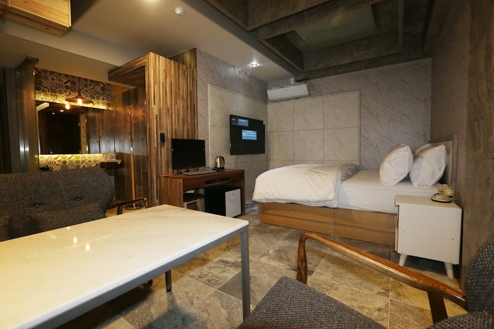 Deluxe Room (7:00pm Check In On Sat, Sunday) photo 3