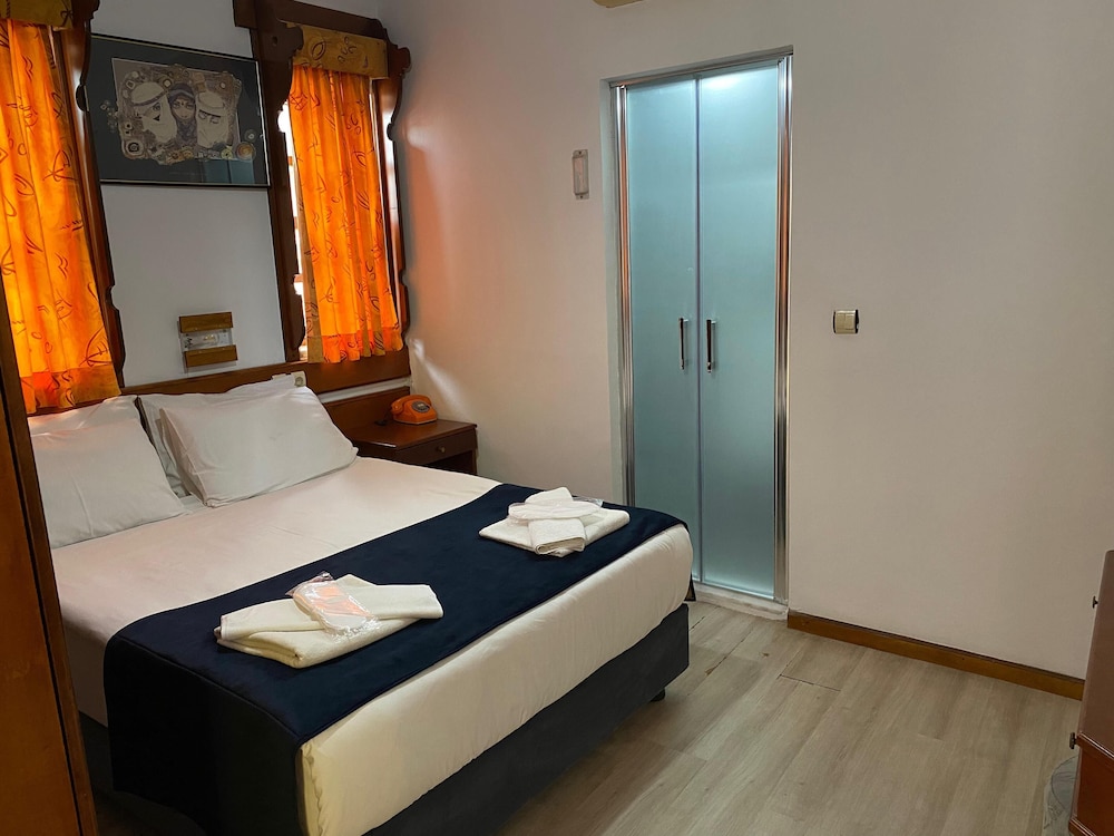 Standard Double or Twin Room photo 1