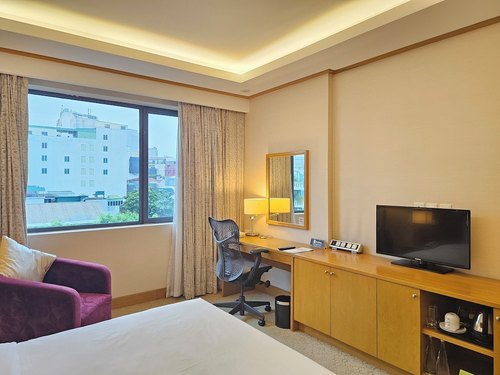 Room, 1 King Bed, Accessible - Photo 8