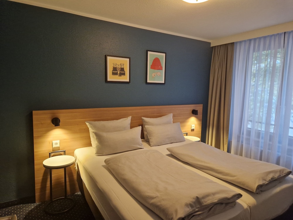 Suite, 1 Bedroom - Photo 1
