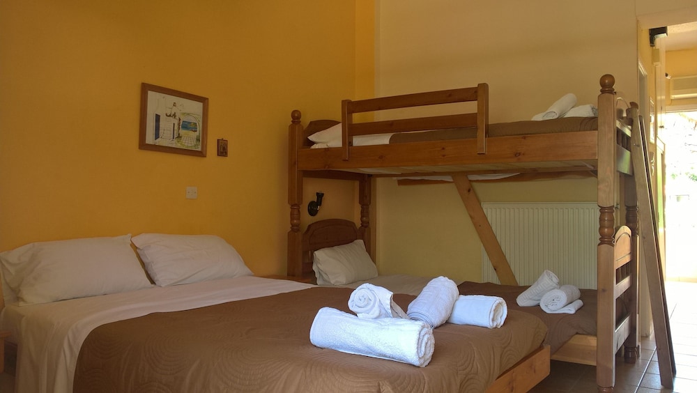 Family Quadruple Room photo 3