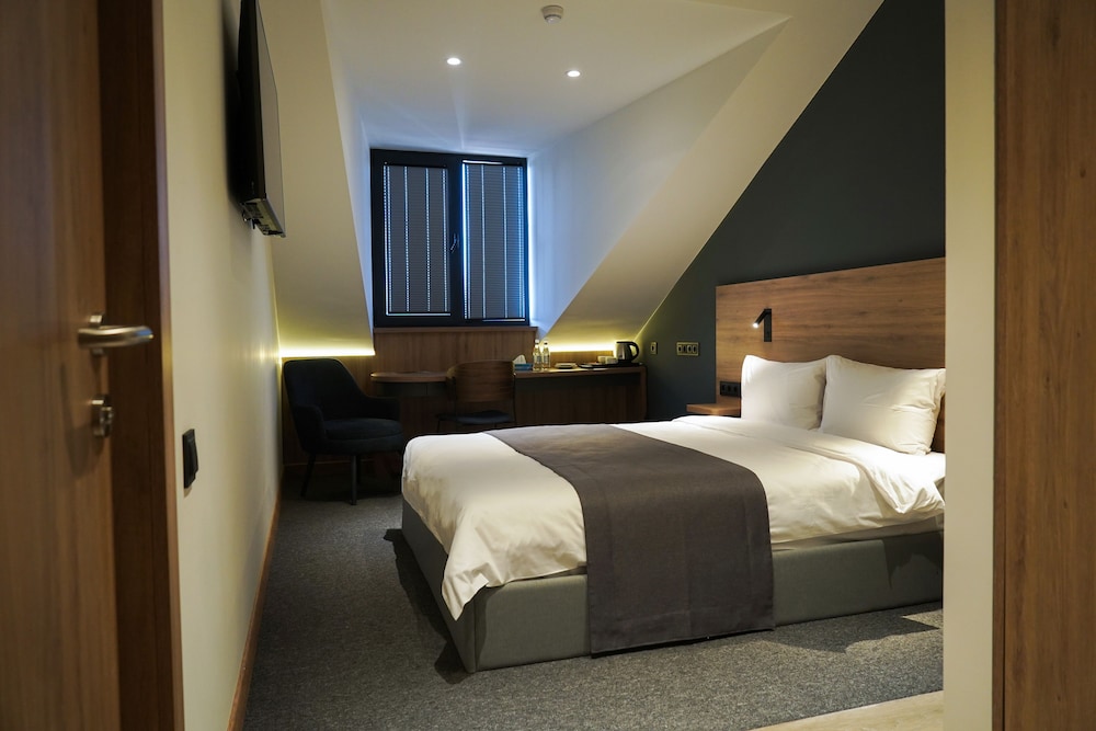 Economy Room