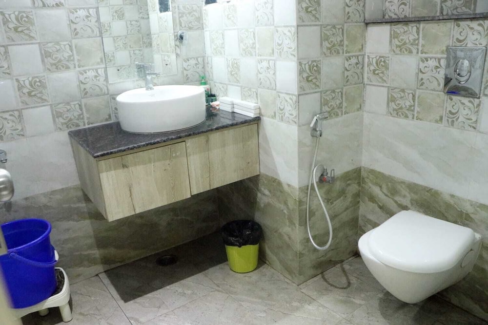 Deluxe Double or Twin Room - Photo 8