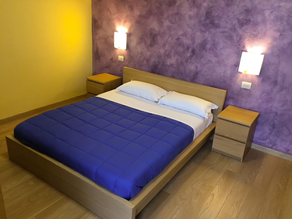 Standard Double Room, 1 King Bed, Private Bathroom (Merlot 012030-AGR-005) photo 2