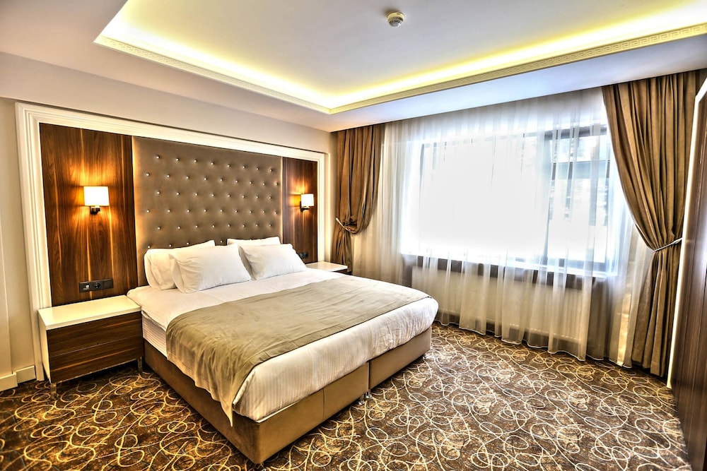 Deluxe Room, Jetted Tub