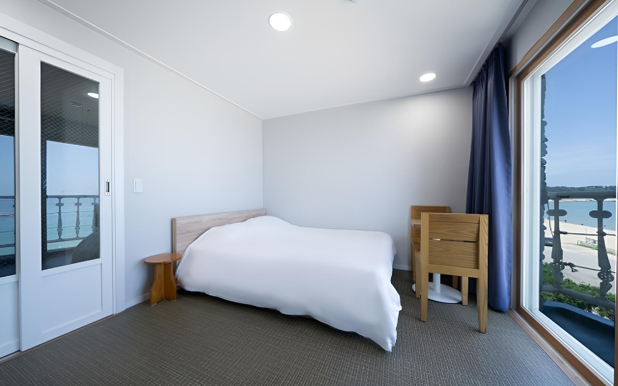 Room (Standard Room (Bathtub 3F)) - Photo 12