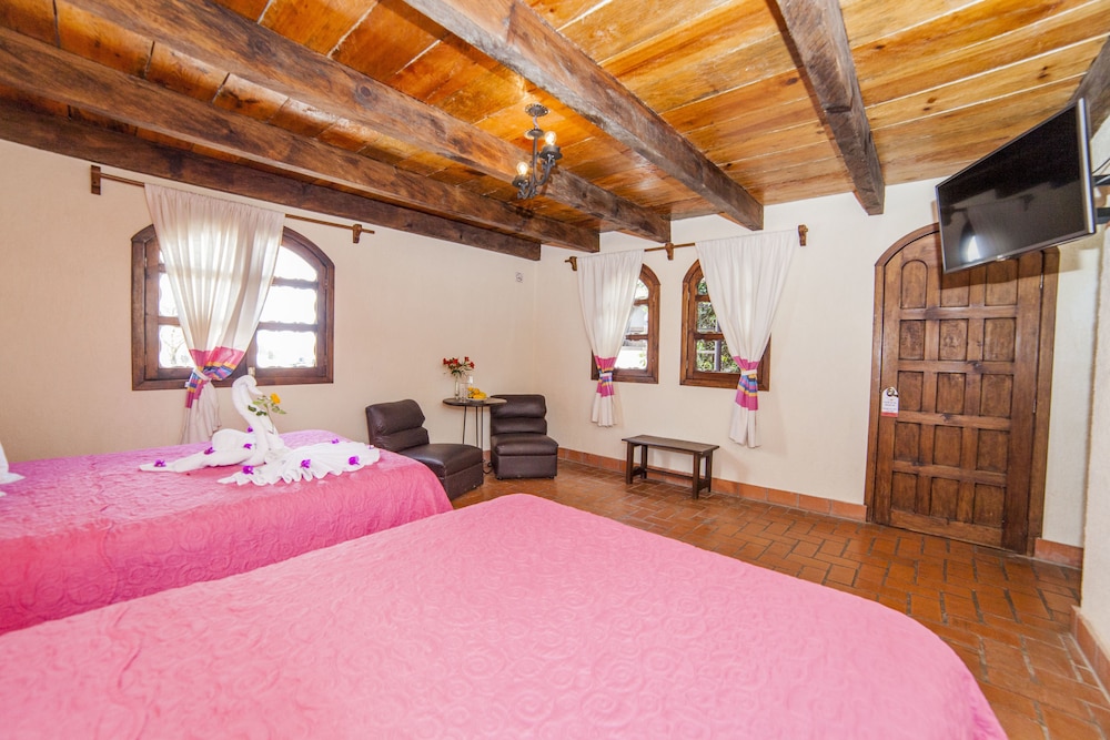 Standard Room, 2 Double Beds - Photo 5