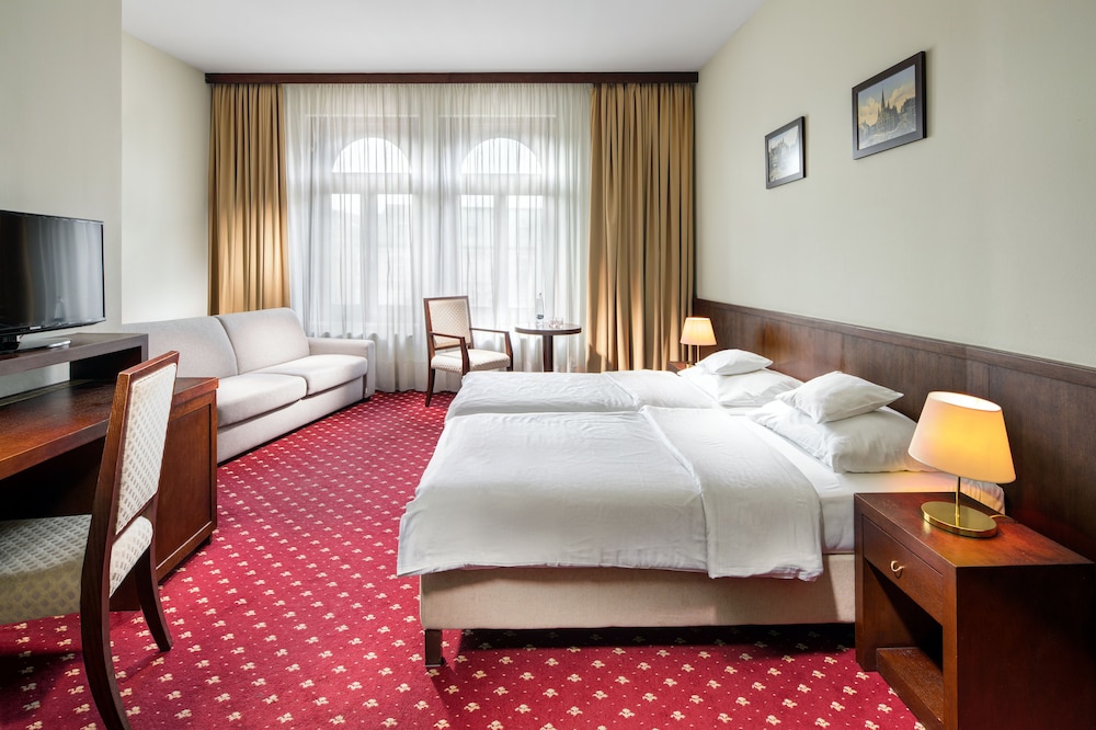 Deluxe Room, 1 King Bed, Non Smoking - Photo 2